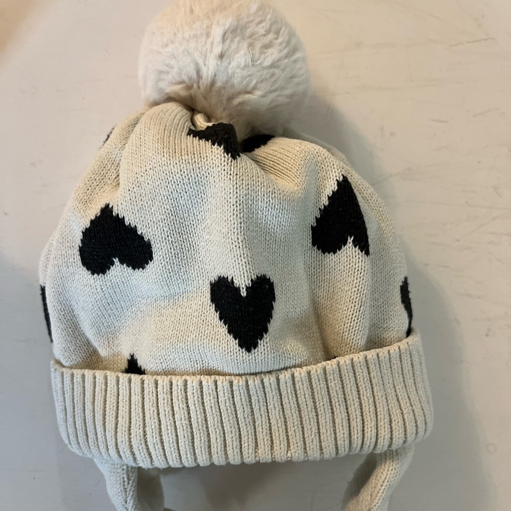 Gap heart hat w ear covers